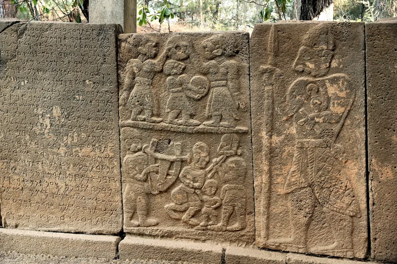 Каратепе (Karatepe) — місто епохи пізньої Хеттської імперії та Розетський камінь